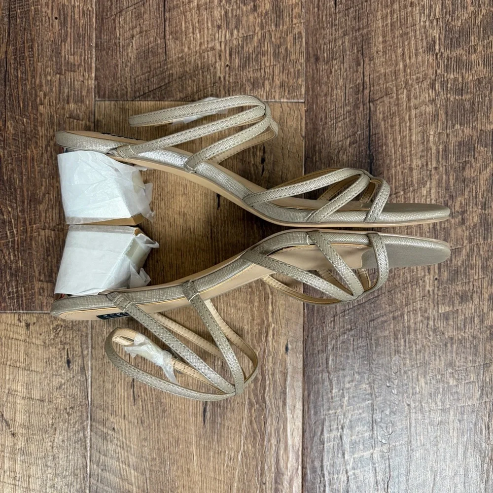 White House Black Market Tillie Silver Strappy Block Heel Sandal NWOB Size 8M - Picture 9 of 13